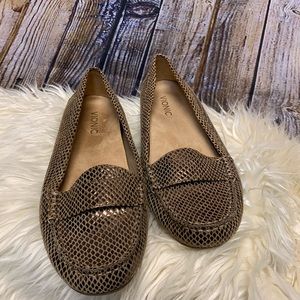 Vionic: loafers